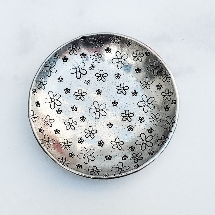 Daisy Ring Dish - Pewter Flower Trinket Dish - Ring Dish for Daisy Lover - Personalized Flower Ring Dish for Mom - Birthday Gift for Her