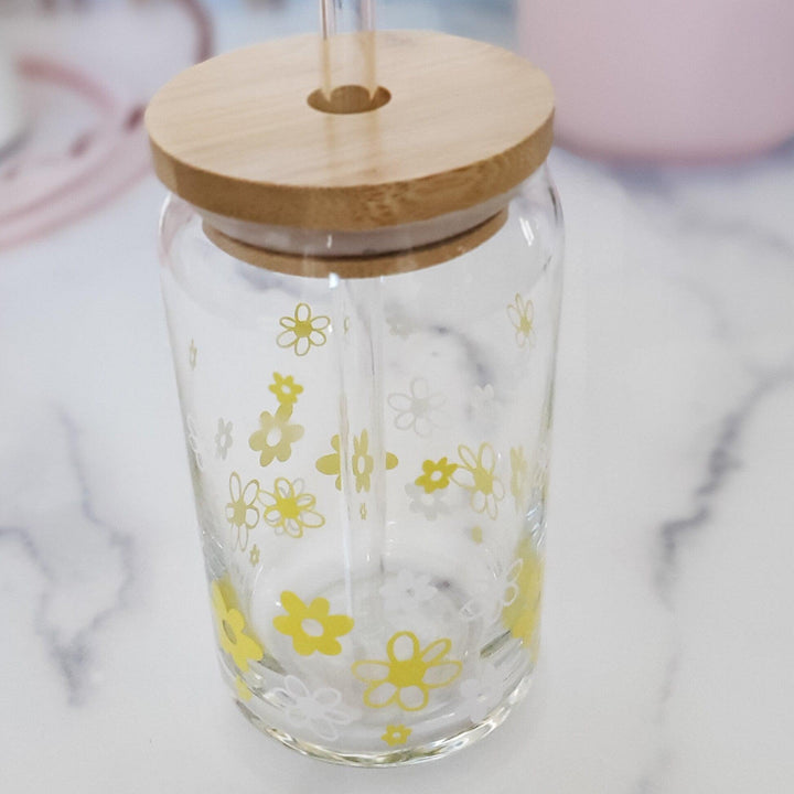 Daisy Cup - Springtime Flowers Glass Can Cup - Flower Glass for Iced Coffee Lover - Outdoor Patio Drinkware for Parties - Gift for Friend