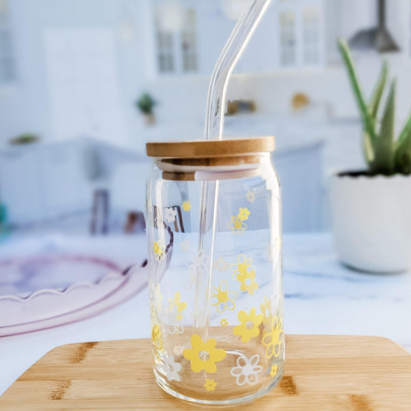 Daisy Cup - Springtime Flowers Glass Can Cup - Flower Glass for Iced Coffee Lover - Outdoor Patio Drinkware for Parties - Gift for Friend