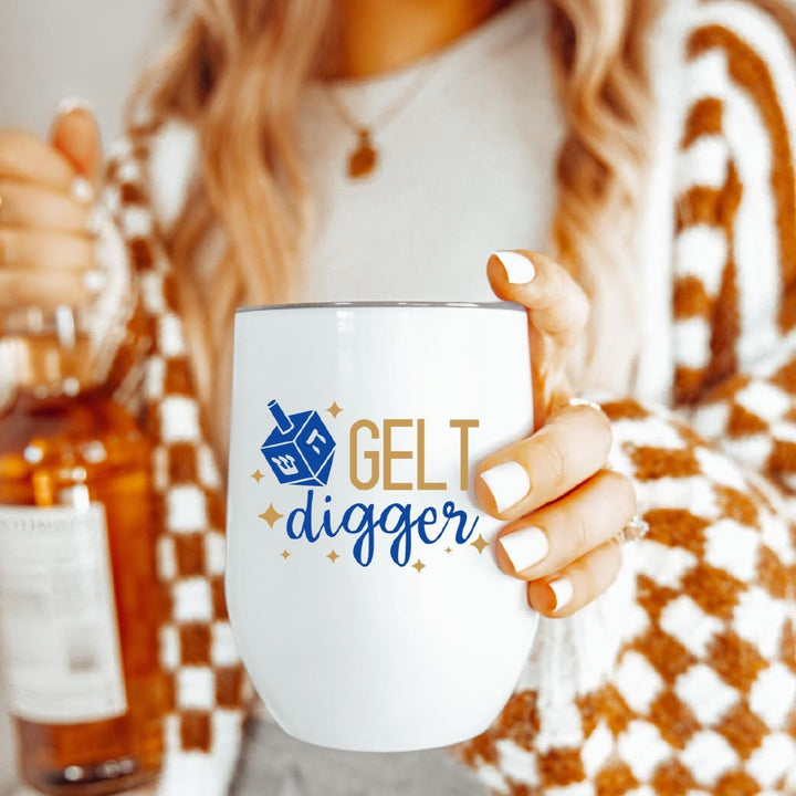 Gelt Digger Chanukah Wine Tumbler, Funny Jewish Wine Cup for Hanukkah for Her, Jewish Humor Gift for Work, Jewish Home Decor for Chanukah Salt and Sparkle