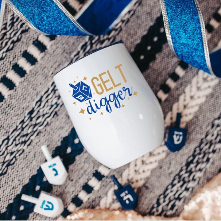 Gelt Digger Chanukah Wine Tumbler, Funny Jewish Wine Cup for Hanukkah for Her, Jewish Humor Gift for Work, Jewish Home Decor for Chanukah Salt and Sparkle